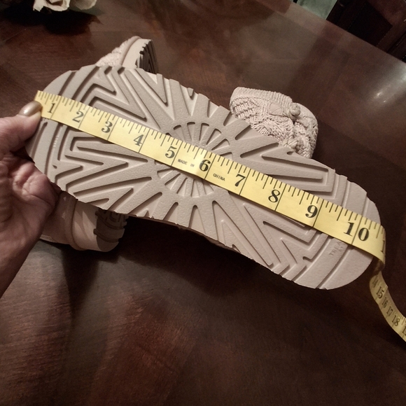 UGG Classic Tall Chunky Cable Knit Creamy White Boots  Women Size 7 - Picture 16 of 16